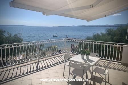 Apartments Lena Podstrana Croatia