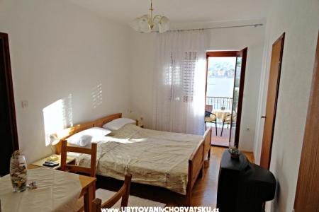 Apartments Knežević Podstrana photo 4