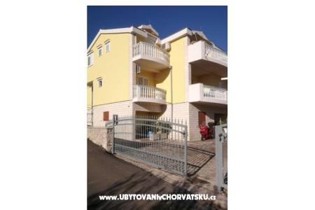 Apartments Vinko Banovac  Primosten Croatia