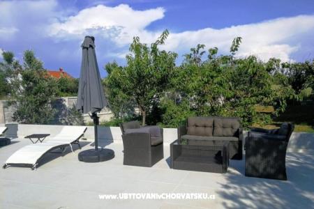 Family friendly Apt with a pool  photo 3