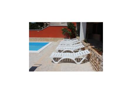 House with swimming pool photo 2