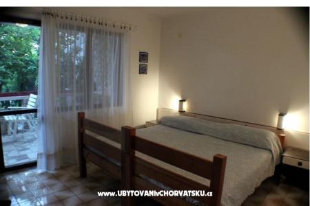 House with swimming pool photo 3