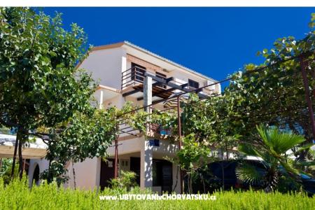 Appartments Viktor Rogoznica Croatia