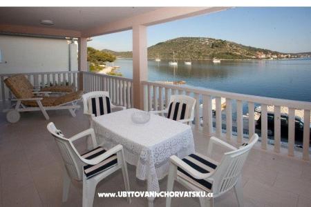 Beach apartments Rogoznica photo 3