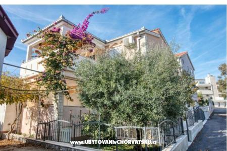 Apartments Mira Rogoznica Croatia