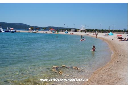 Beach House photo 3