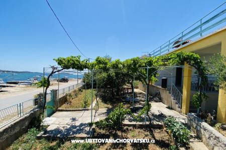 Beach House photo 5