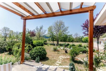 Holliday Home D&amp;A photo 3