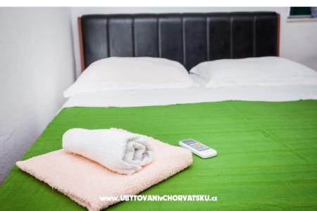 House Green Emi*** Split-Center photo 3