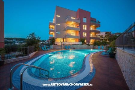 LAURA, 110 m2 pool, 100 m to beach Trogir Croatia
