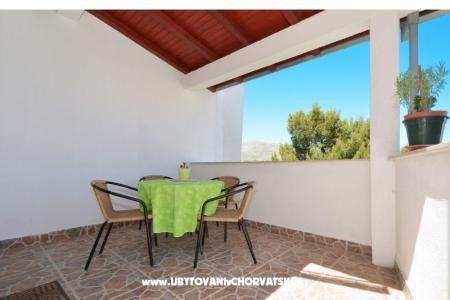 Apartments Mladen photo 4