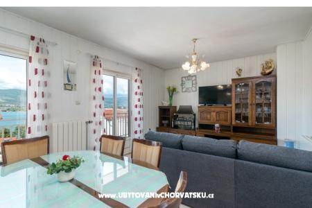Lola Apartments photo 3