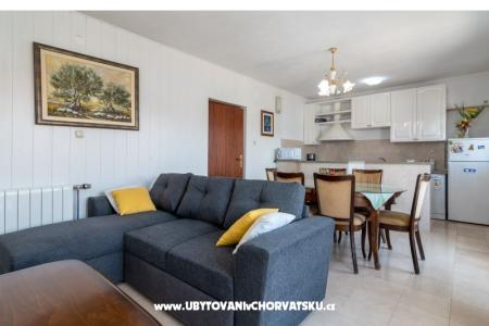 Lola Apartments photo 5