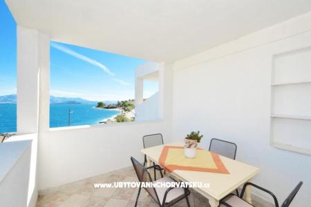 Petra Arbanija Apt Trogir Croatia