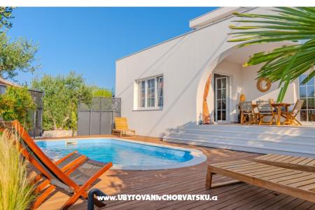 The Three Flowers Pool House Trogir Croatia