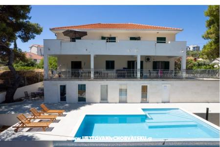 Villa Rosea Apartment photo 2