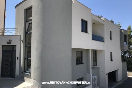Apartments Saric Tucepi Croatia