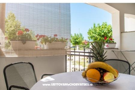 Sea Breeze apartments Tucepi Croatia