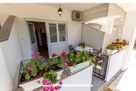 Sea Breeze apartments photo 2