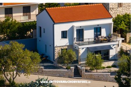 House s pogledom na more Antivo photo 3