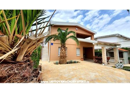 Happy Pineapple Apartments Vir photo 3