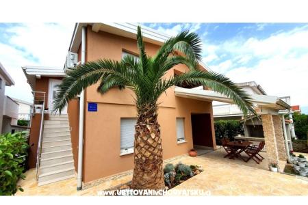 Happy Pineapple Apartments Vir photo 5