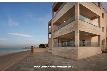 Villa Vista Royal photo 3