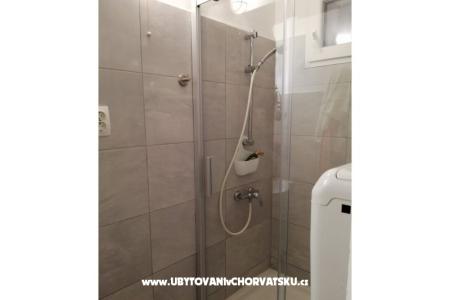 Leandra Rooms & Apartment photo 3