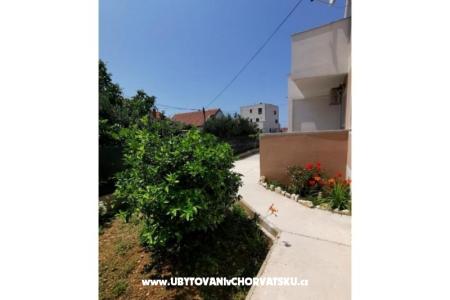 Apartments Ema i Roza photo 2