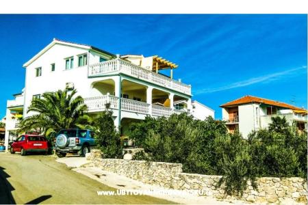 Lola's apartments photo 2