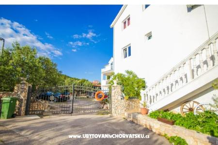 Lola's apartments photo 5