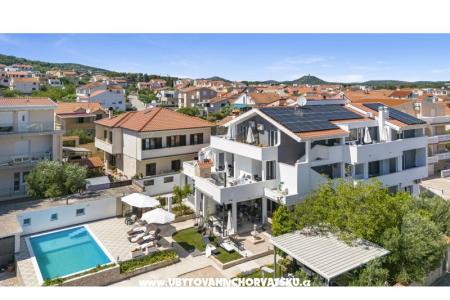 Vila s bazenom i jacuzzijima photo 3