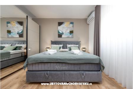 Apartment Luxe Holiday Home photo 3
