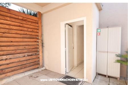 Apartments Floresita photo 5