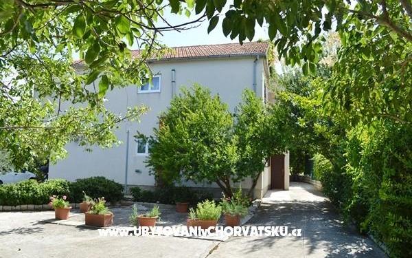 Apartments Cvita – Accommodation Betina Kroatië