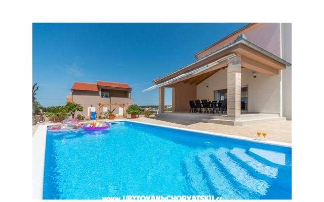 Holiday house vila Kunfin – Accommodation Bibinje Kroatië