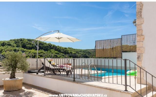 Holiday House Brač – Accommodation Island of Brac Kroatië