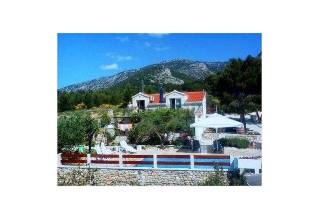 Vacation house Ratac**** – Accommodation Island of Brac Kroatië