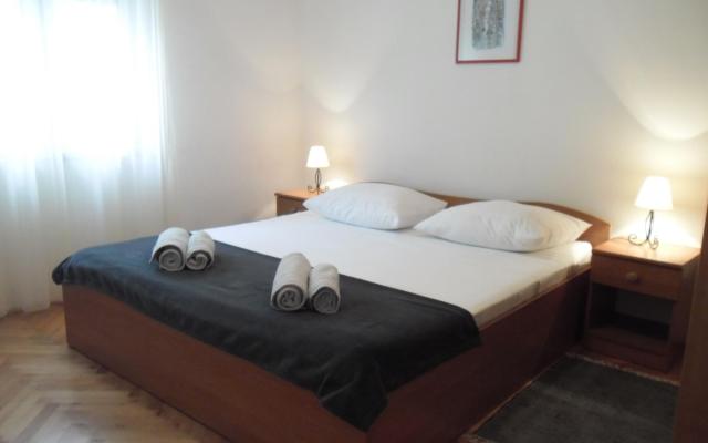 Vacation house Antonela – Accommodation Dugi Rat Kroatië