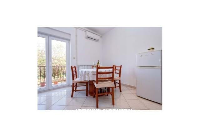 Apartments "Mila" – Accommodation Island of Hvar Kroatië