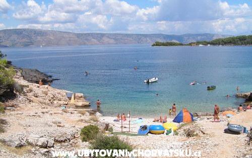 Apartments pored mora – Accommodation Island of Hvar Kroatië