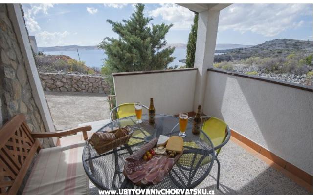 Villa Liza – Accommodation Karlobag Kroatië
