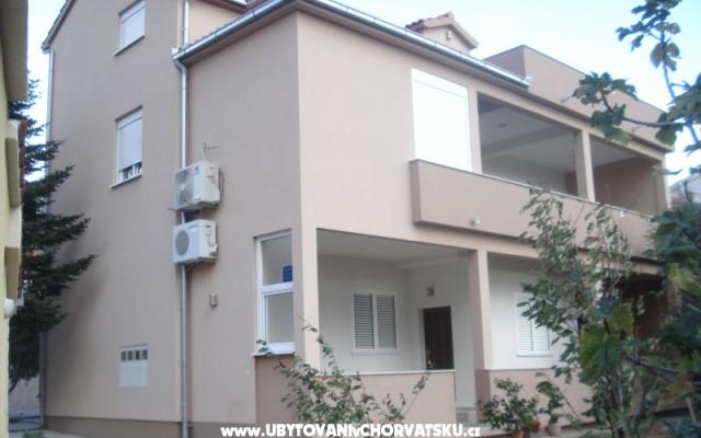 Apartment Mira 5+2 – Accommodation Kastela Kroatië
