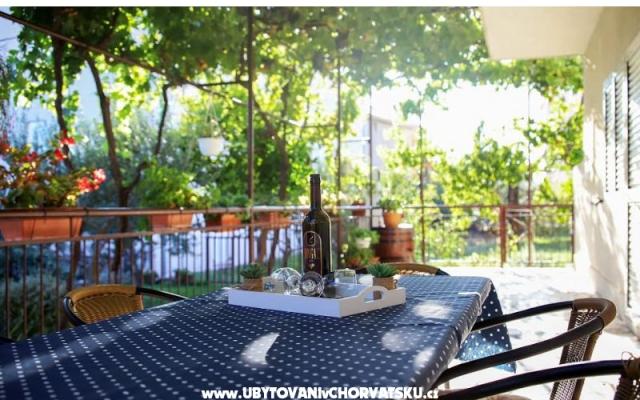 Stone Sun – Accommodation Kastela Kroatië