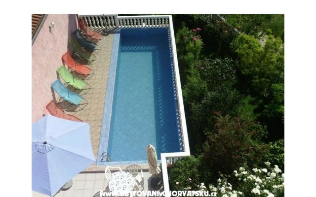 Villa Sandra - apartmani s  bazenom – Accommodation Kastela Kroatië