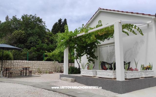 Vacation house Bebić, Kremena – Accommodation Klek Kroatië