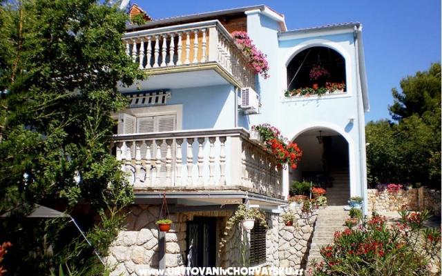 The Blue House Apartments – Accommodation Island of Krk Kroatië