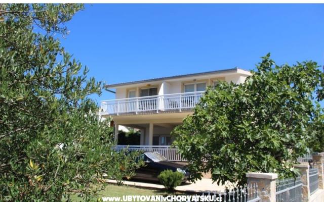 Apartments Vila  – Accommodation Marina - Trogir Kroatië
