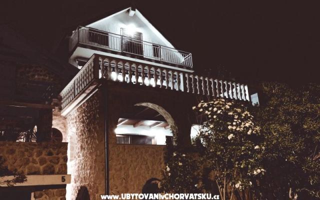 Casa Di Famiglia  – Accommodation Maslenica Kroatië