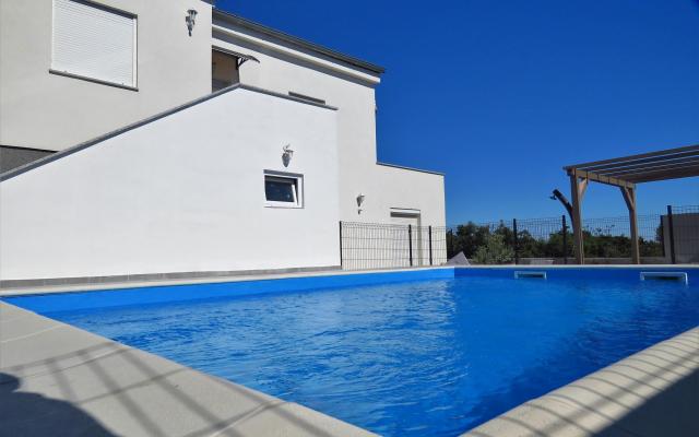 Vacation house ROKO – Accommodation Maslenica Kroatië